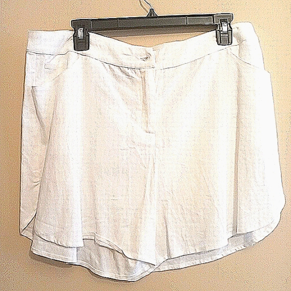 AKIRA Cream Linen Blend Shorts